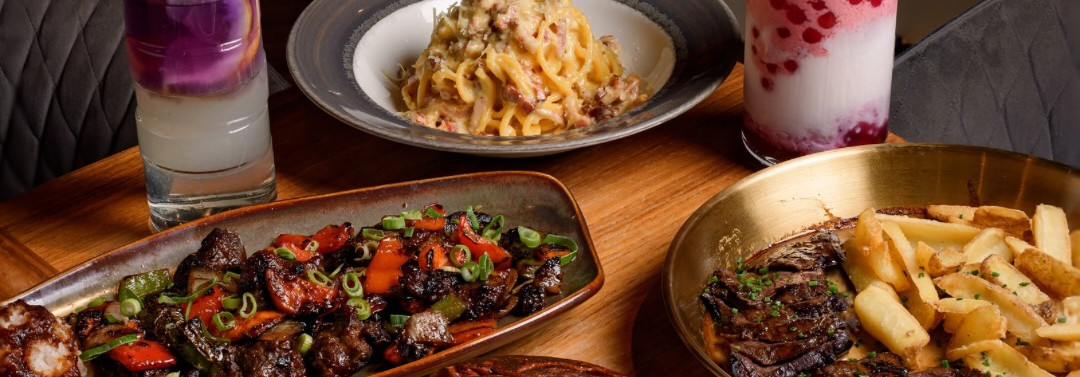 family-group-dining-near-piccadilly-circus